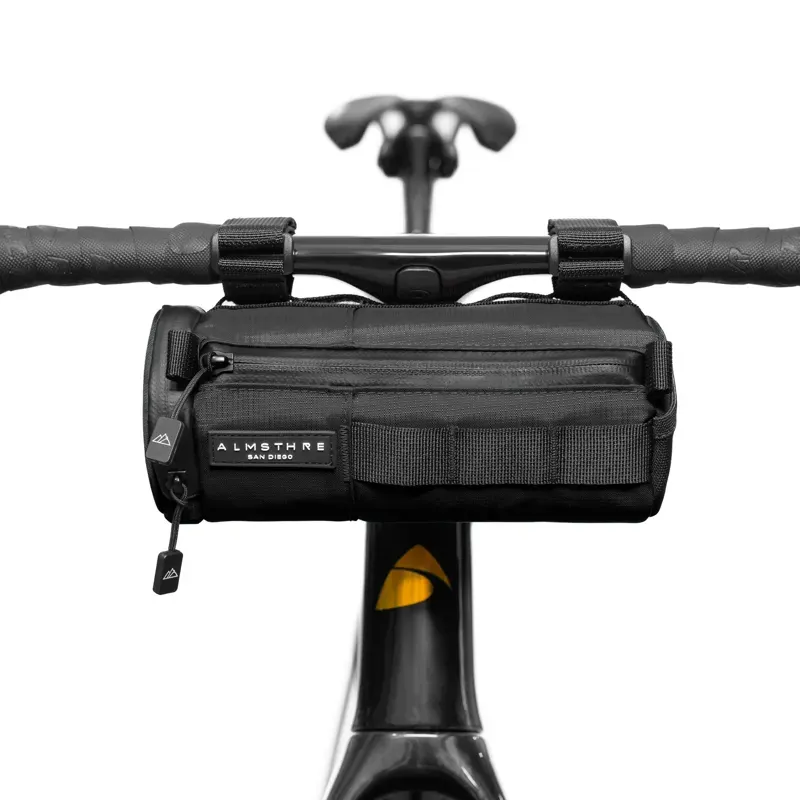 Almsthre Compact 1.2-litre 7.5x3.5-inch Bar Bag in Midnight Black