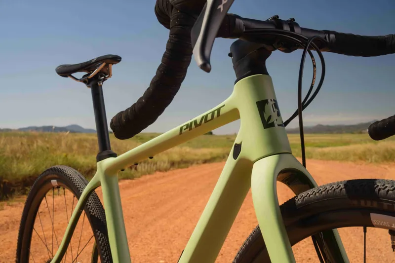 Pivot Cycles Vault Pro GRX Gravel Bike - Mossy Forest-1