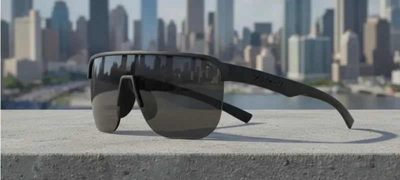 Tifosi Medium/Large Sanctum SL Sunglasses 2026 in Blackout-2